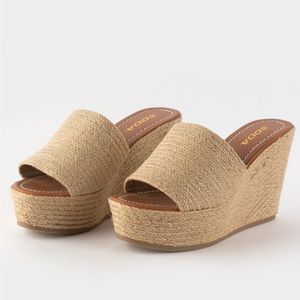 Size 8 jute wedge sandal, amazing condition 🌞